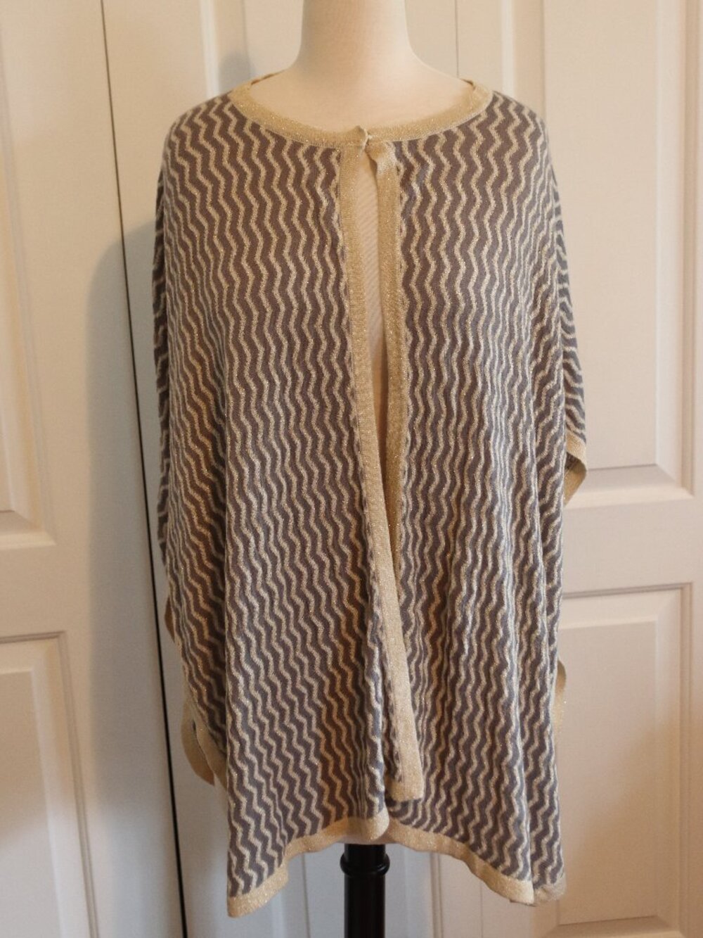 Chico's Ruana Wrap Ponch Patsy Chevron Style Grey/Beige/Gold Metalic One Size